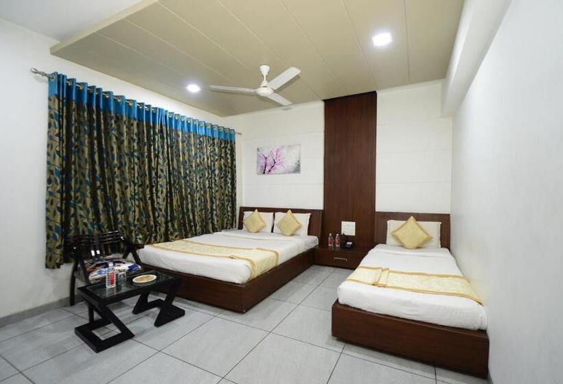 غرفة ديلوكس عائلية, Crimson Park Shripriya