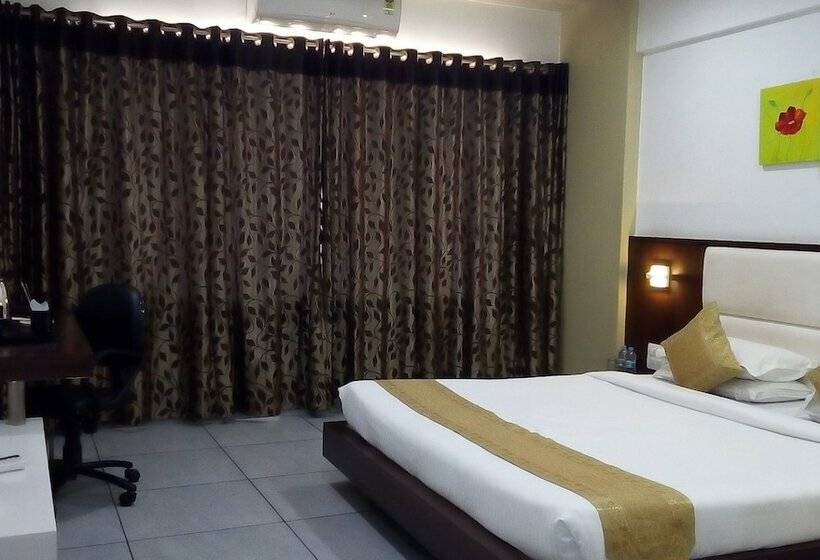 غرفة سوبيريور, Crimson Park Shripriya