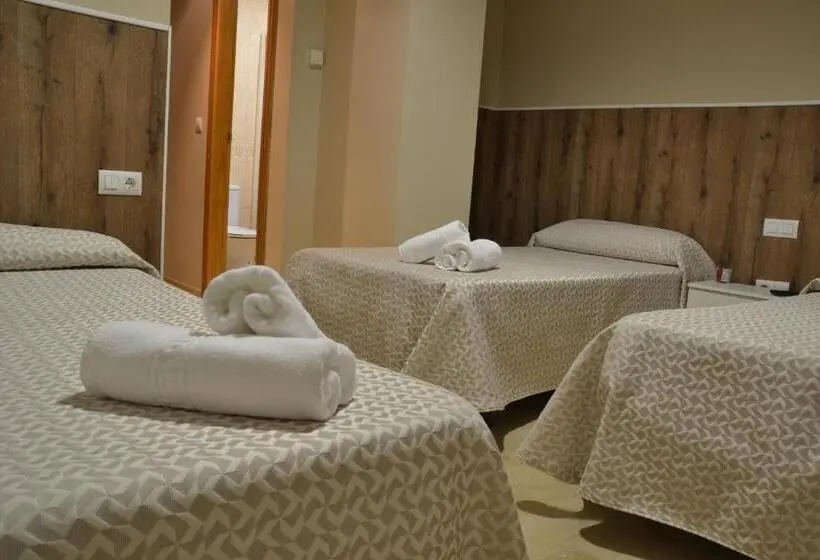 اتاق استاندارد سه نفره, Hostal El Bugar