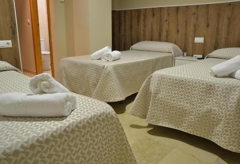 标准三人间, Hostal El Bugar