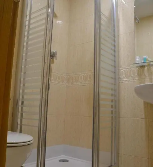 اتاق استاندارد سه نفره, Hostal El Bugar