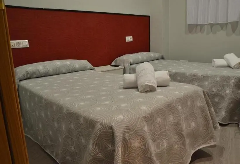 اتاق استاندارد چهار تخته, Hostal El Bugar