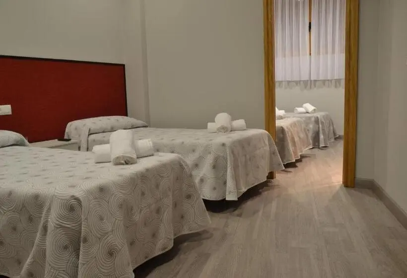 اتاق استاندارد چهار تخته, Hostal El Bugar