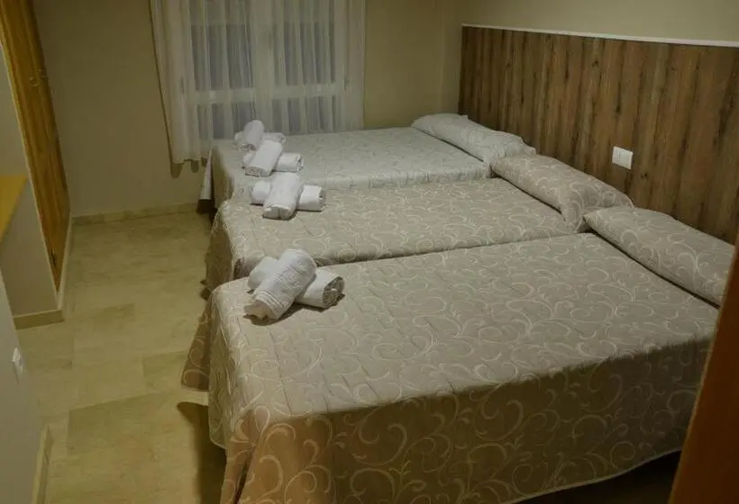 اتاق استاندارد چهار تخته, Hostal El Bugar