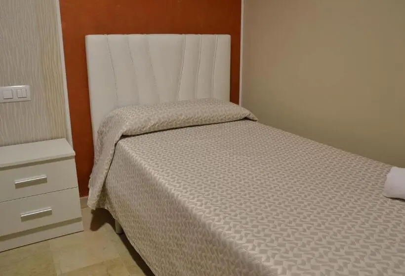 اتاق استاندارد یک نفره, Hostal El Bugar