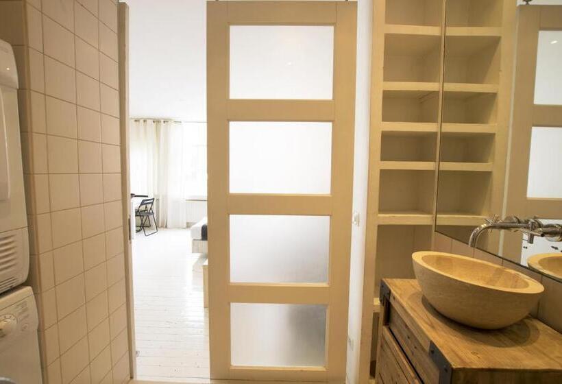 标准间, Amsliving