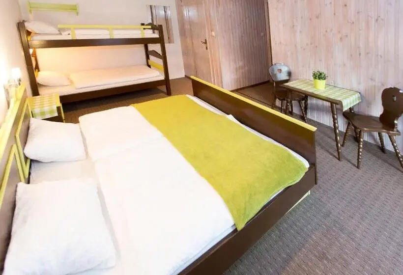 اتاق استاندارد چهار تخته, Ridehouse