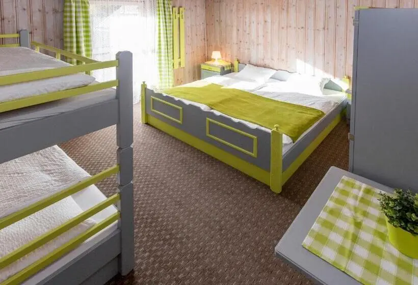 اتاق استاندارد چهار تخته, Ridehouse