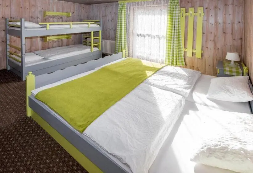 اتاق استاندارد چهار تخته, Ridehouse