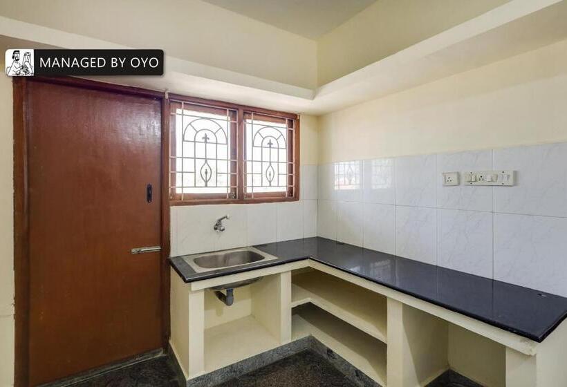 חדר קלאסי לשלושה, Alps Residency