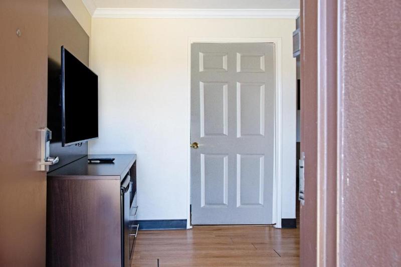 جناح, Oyo Hotel Mcallen Airport South