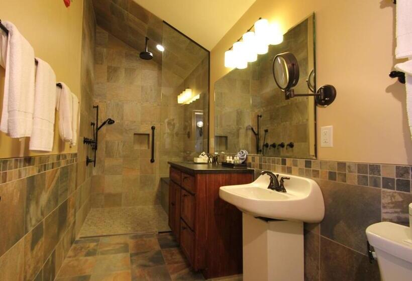 מיטת קינג בסוויטה, Norseman Resort On The Beach