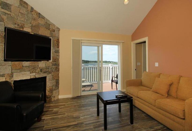 מיטת קינג בסוויטה, Norseman Resort On The Beach