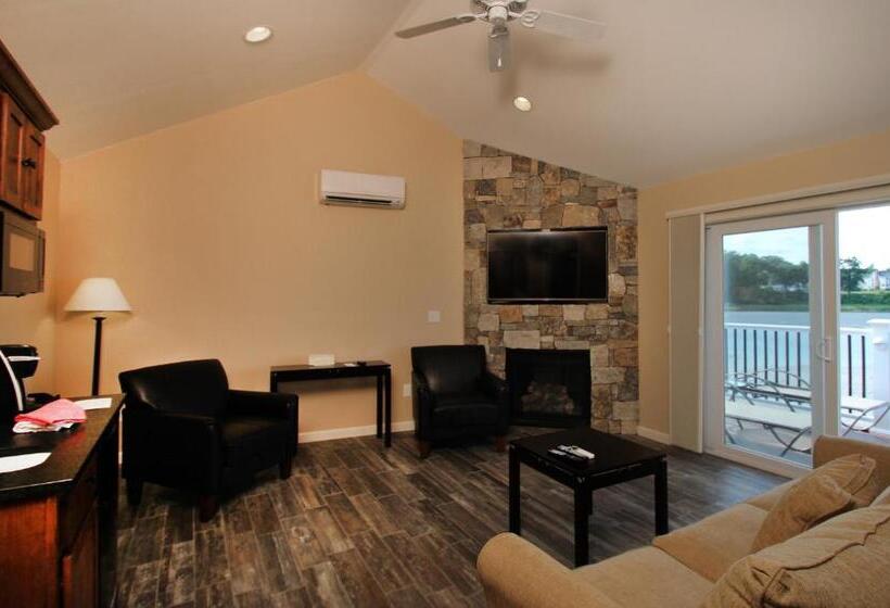 מיטת קינג בסוויטה, Norseman Resort On The Beach