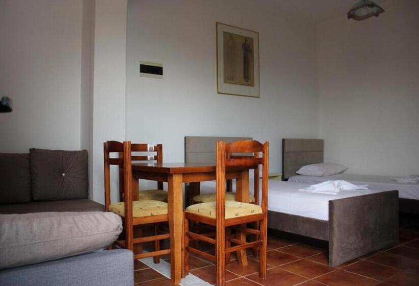 패밀리 스위트, Athina