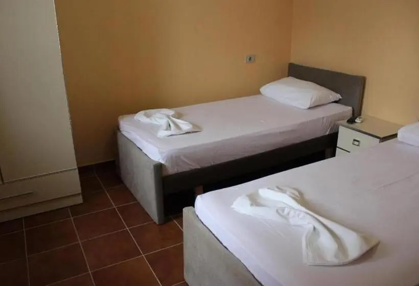 Quarto Estandar, Athina
