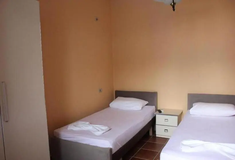 Quarto Estandar, Athina