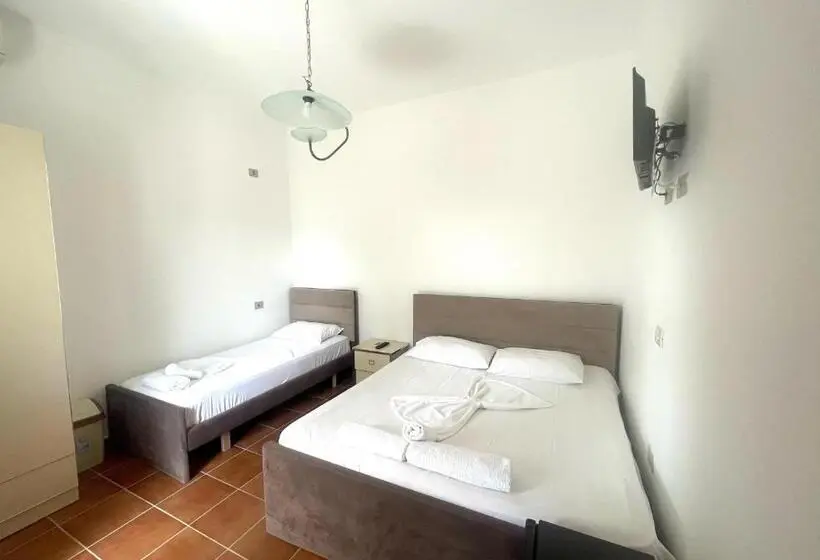 Quarto Triplo Estandar, Athina