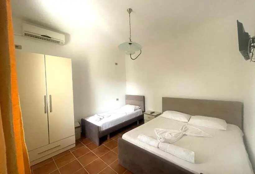 Quarto Triplo Estandar, Athina