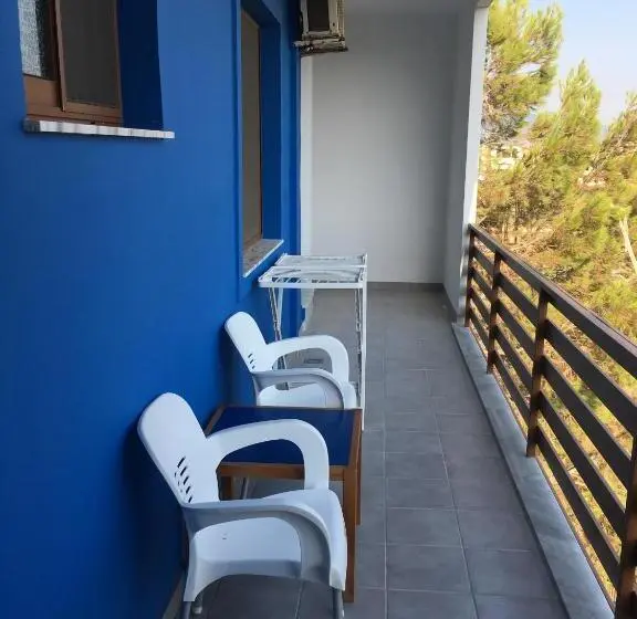 Quarto Triplo Estandar, Athina