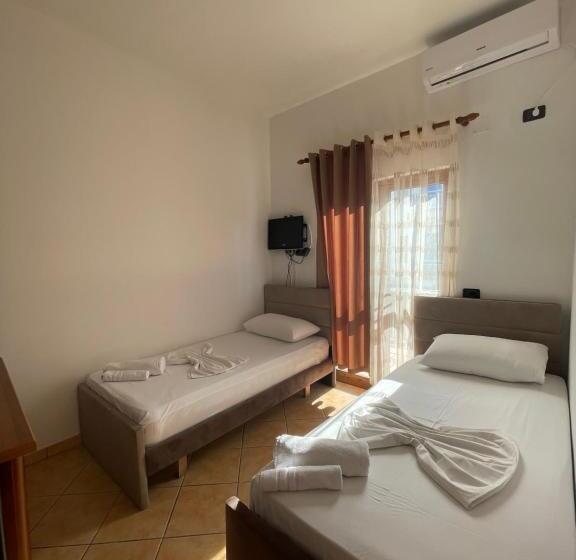 이코노미 룸, Athina