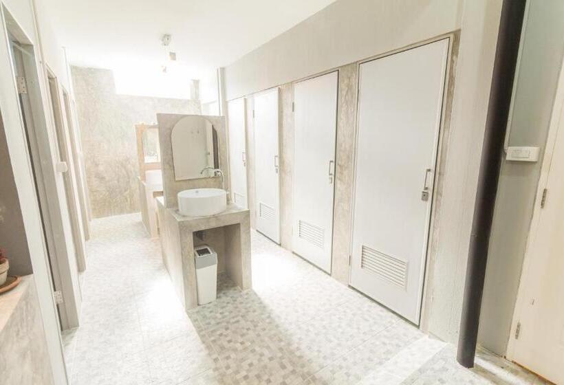 经济房, Iris Hostel