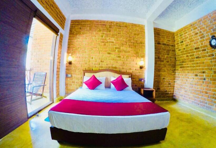 Номер Стандарт Вид на Бассейн, Airport Resort