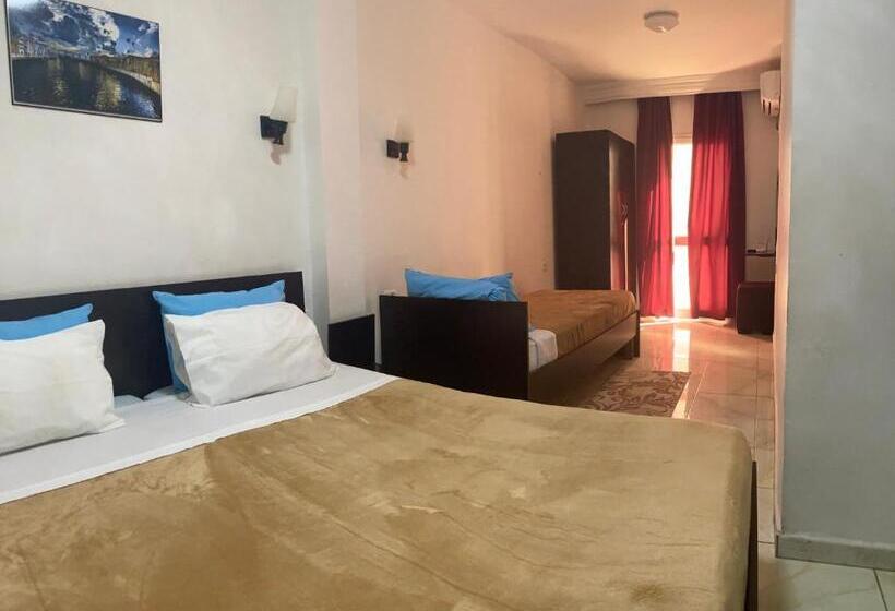 اتاق استاندارد سه نفره, Métropole Résidence