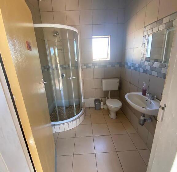 اتاق خانوادگی, Karas Inn Bed And Breakfast