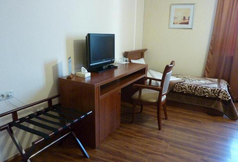 اتاق کلاسیک سه تخته, Syunik