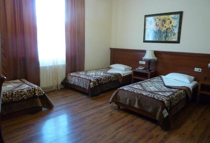 اتاق کلاسیک سه تخته, Syunik