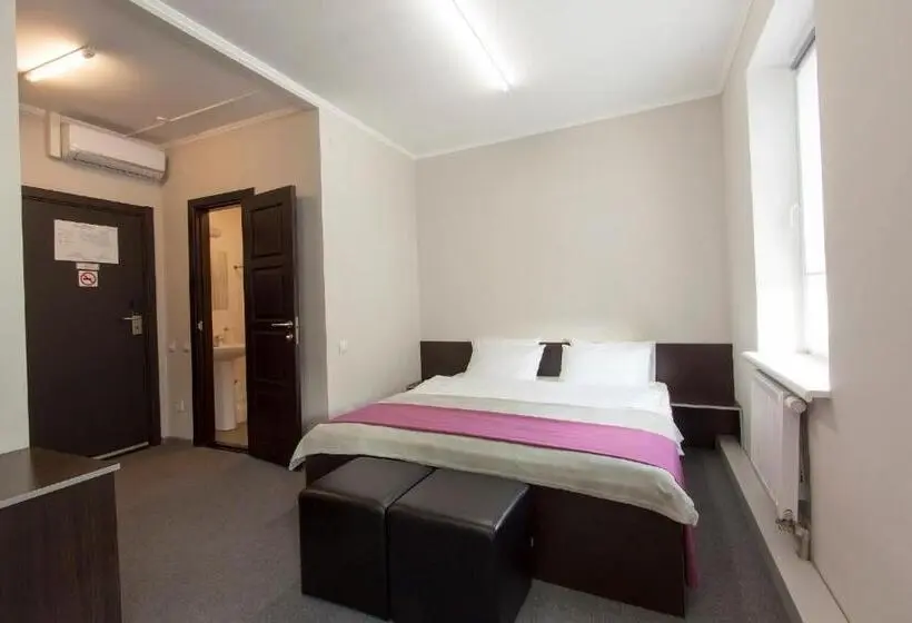 Economy Triple Room, Dolynskiy