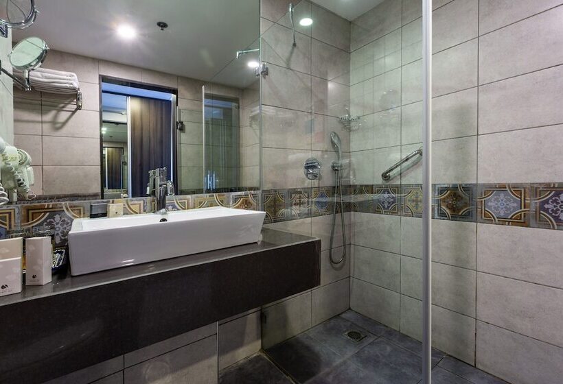 Quarto Deluxe Vista Cidade, Ramada Olivie Nazareth