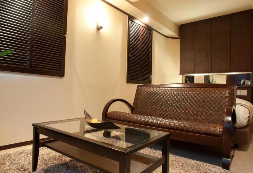 标准间带漩涡浴缸, Rplus Adults Only