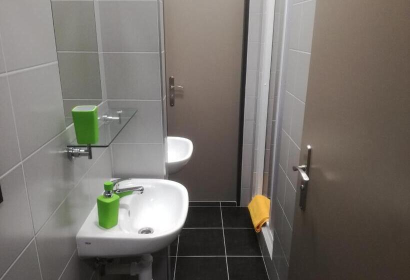 スタンダード４人部屋, Sporthotel Zimní Stadion Benešov