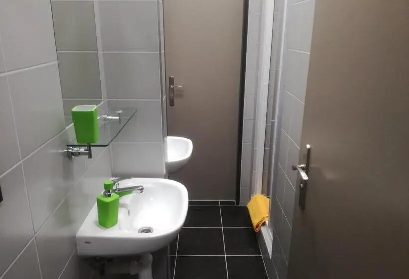 スタンダード４人部屋, Sporthotel Zimní Stadion Benešov