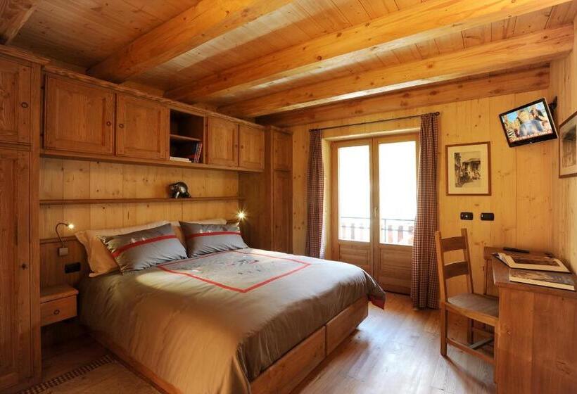 غرفة قياسية مزوَّدة بشُرفة, Hibou Chambres   Cogne