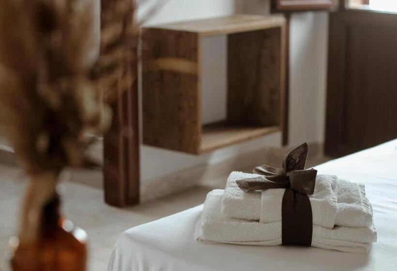 Estúdio Estandar com Sacada, Country House L Aia   Wellness & Relax