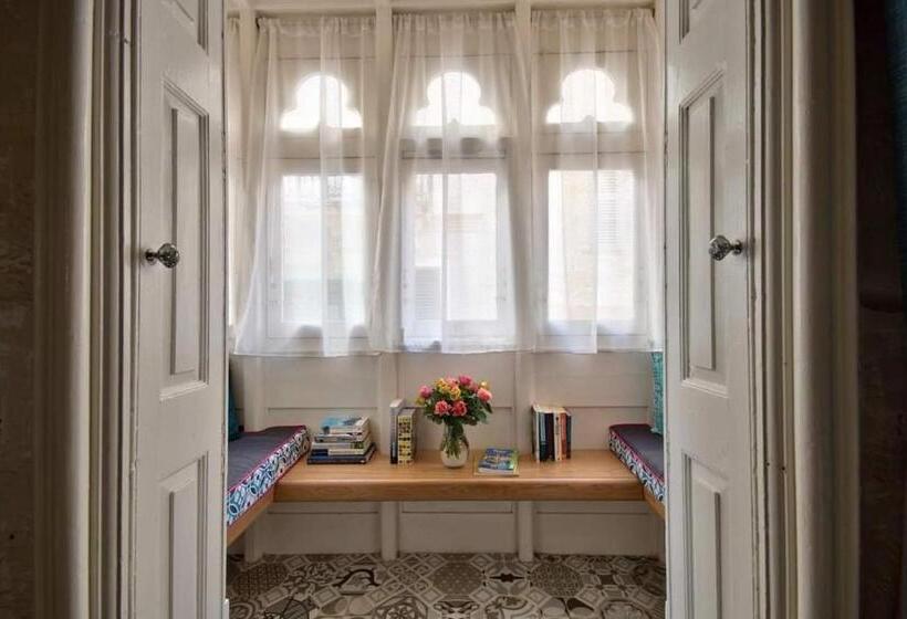 اتاق لوکس با تخت بزرگ, Julesy S Bnb