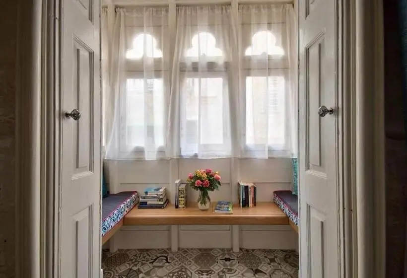اتاق لوکس با تخت بزرگ, Julesy S Bnb