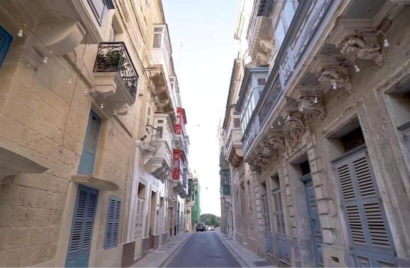 اتاق لوکس با تخت بزرگ, Julesy S Bnb