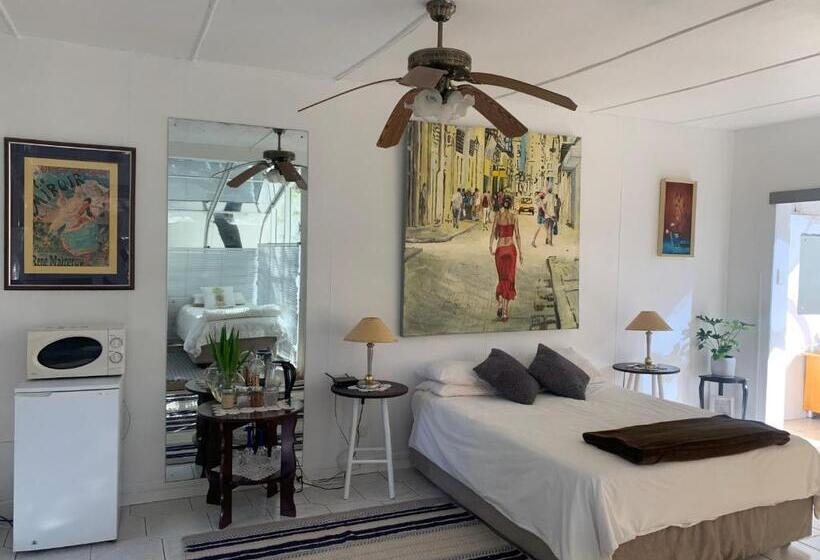 اتاق استاندارد, The Little Hideaway Guesthouse