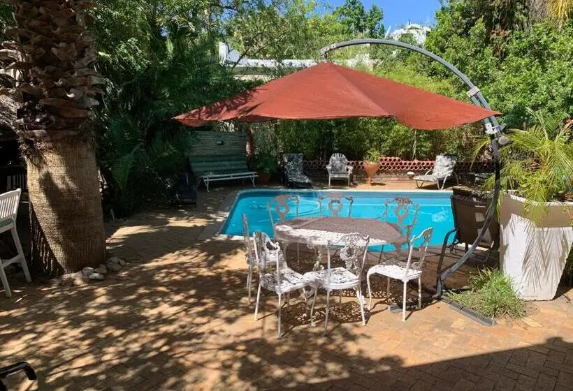プールビュースタンダードルーム, The Little Hideaway Guesthouse
