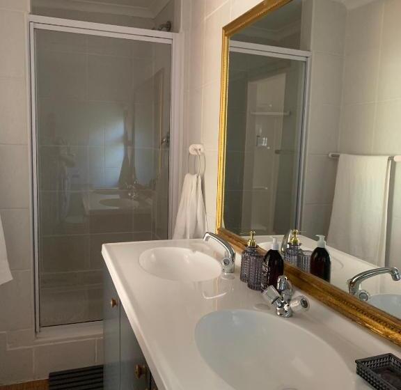 اتاق راحتی, The Little Hideaway Guesthouse