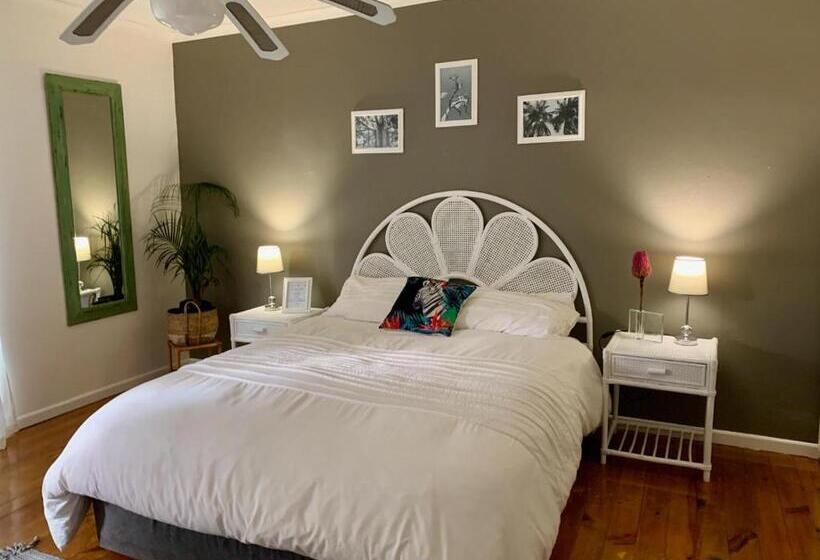 اتاق راحتی, The Little Hideaway Guesthouse