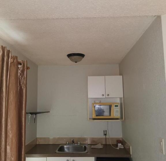 スイート（家族用）, Coquihalla Motel