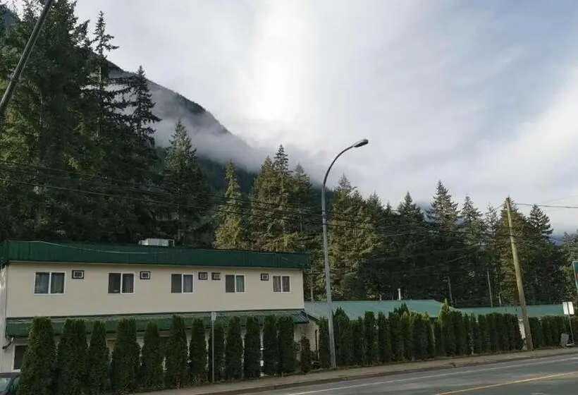スイート（家族用）, Coquihalla Motel