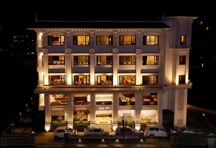 Deluxe Kolmen Hengen Huone, Jivanta Shirdi