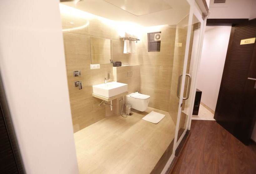 غرفة عائلية, Jivanta Shirdi