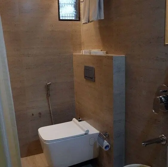Deluxe Kolmen Hengen Huone, Jivanta Shirdi